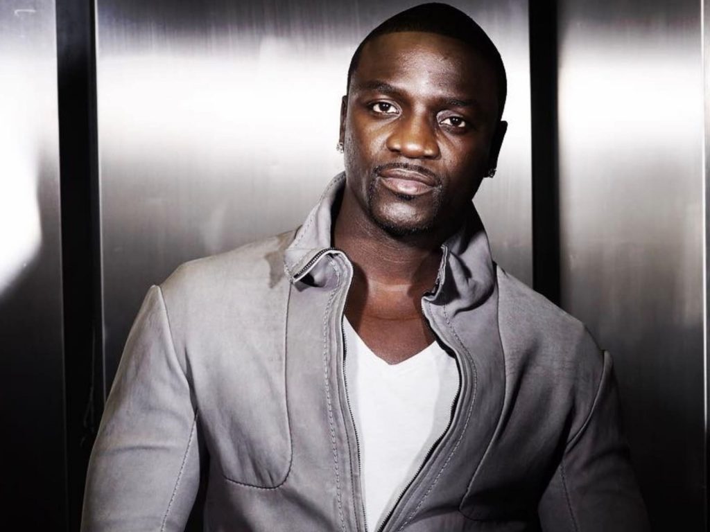  Akon     