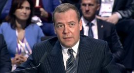 Греф и Медведев высказались о технологии блокчейн
