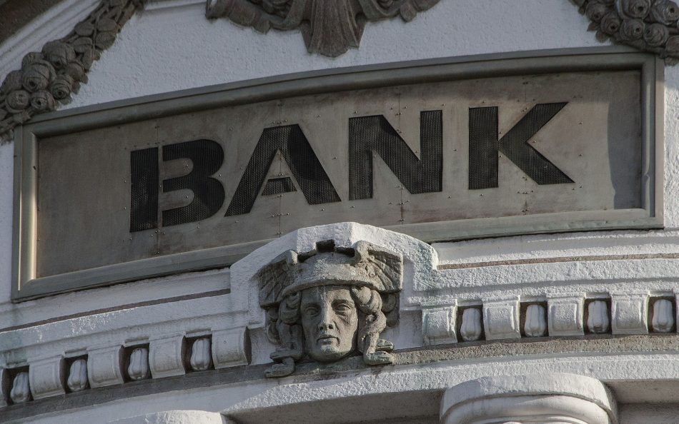 банки против криптовалют