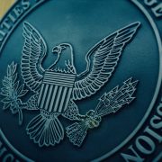 SEC временно останавливает торговлю биржевыми нотами на Bitcoin и Ethereum
