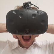 Microsoft разработал вспомогательные функции, позволяющие слабовидящим людям использовать шлемы виртуальной реальности