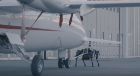Четырехногий итальянский робот может отбуксировать самолет