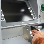 В общественных местах Нидерландов установили первые банкоматы с системой Amber Alert