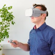 Человек в VR-очках